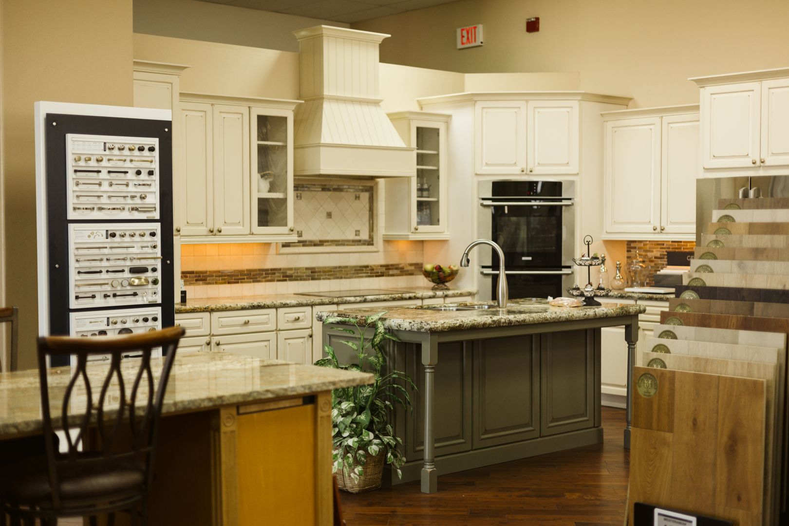 Primera kitchen displays in showroom